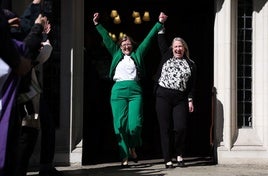 Las directoras de For Women Scotland muestran su alegría por la decisión judicial.