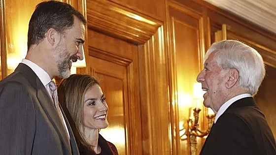 Los Reyes ensalzan a Vargas Llosa como defensor del «valor esencial» de la libertad