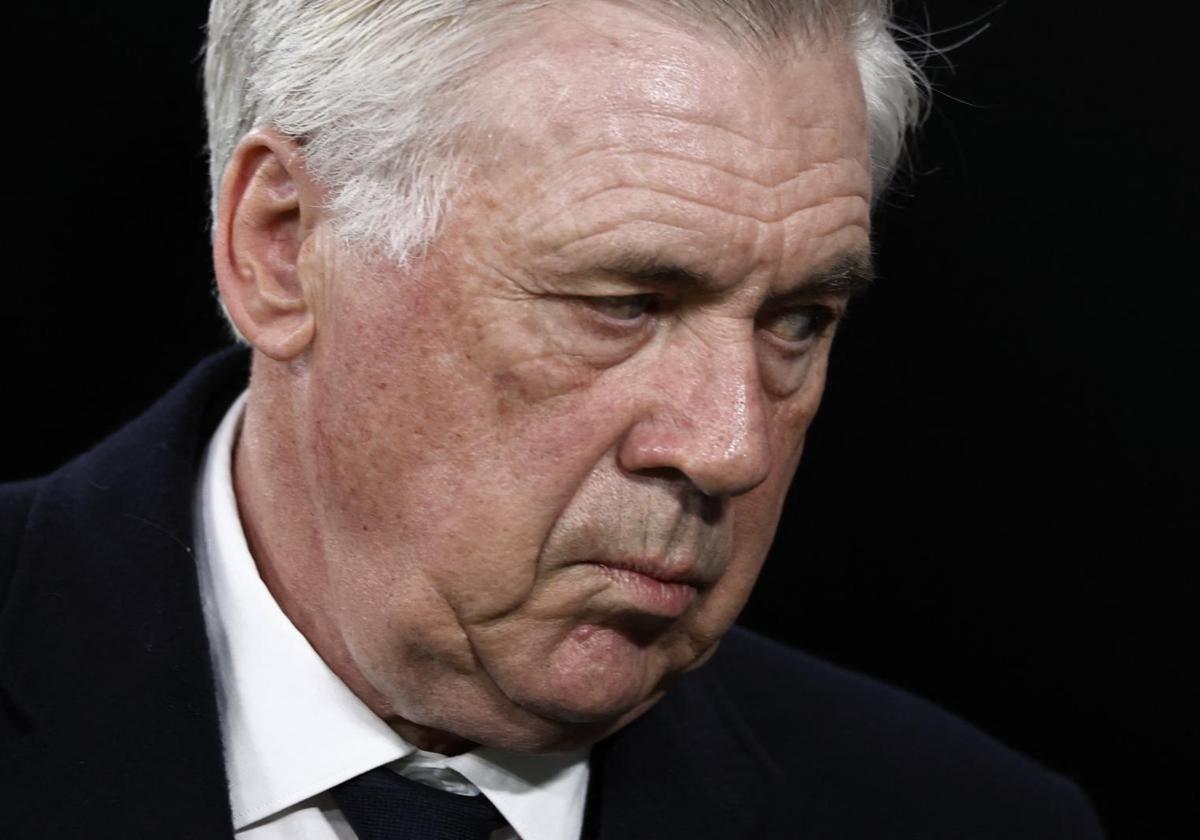 Carlo Ancelotti, con cara de circunstancias durante el Real Madrid-Arsenal.