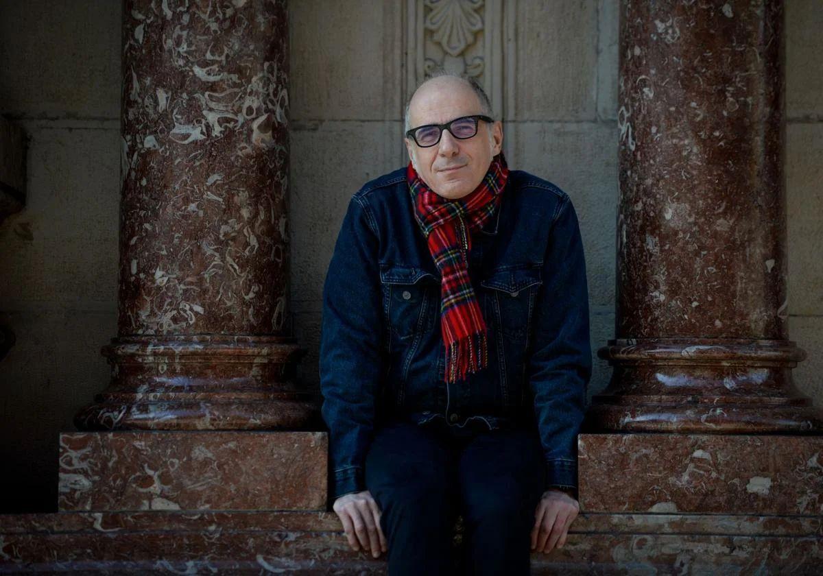 Pedro Learreta: «El rock tiene el oropel y la fama, pero también un 'backstage' lleno de porquería»