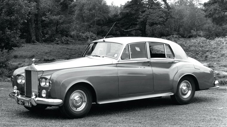 El Silver Cloud III, se distingue del I y del II, por sus cuatro faros