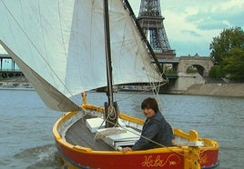 Agnès Varda surca el Sena en una imagen de su película documental autobiográfica de 2008 'Las playas de Agnès'.