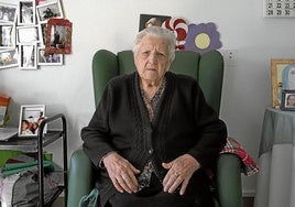 Aficionada a las sopas de letras y al dibujo, Clementina Hernández Fuentes tiene 103 años y vive en Zamora.