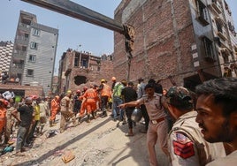 Al menos 11 muertos al desplomarse un edificio en Nueva Delhi