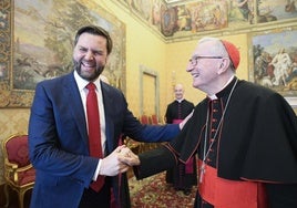 J. D. Vance, vicepresidente de EE UU, y Pietro Parolin, secretario de Estado del Vaticano.