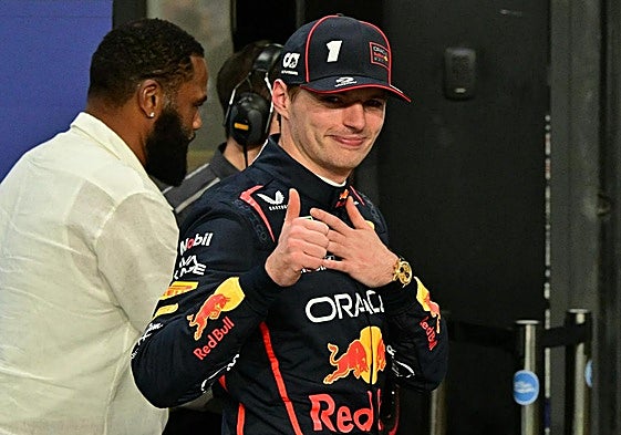 Max Verstappen celebra su pole en Arabia Saudí.