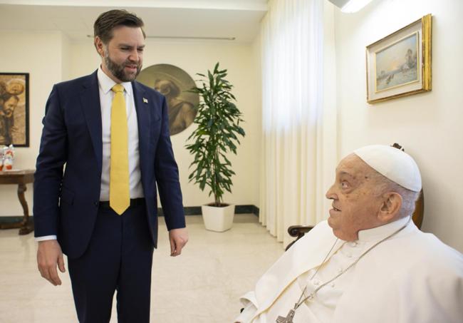 Un momento del encuentro entre el papa Francisco y J. D. Vance.