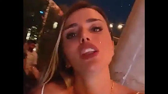 Muere Miss Europa-Kosovo tras caer de un puente cuando huía de la policía