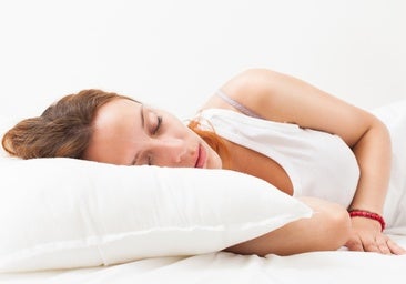 Duerme del tirón y deja dormir a los tuyos con esta almohada antirronquidos