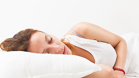 Duerme del tirón y deja dormir a los tuyos con esta almohada antirronquidos