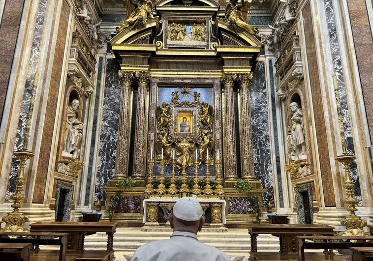 Las novedades tras la muerte de Francisco: un funeral más sencillo, un entierro fuera del Vaticano y menos espera para el cónclave