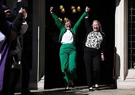 Las directoras de For Women Scotland muestran su alegría por la decisión judicial.