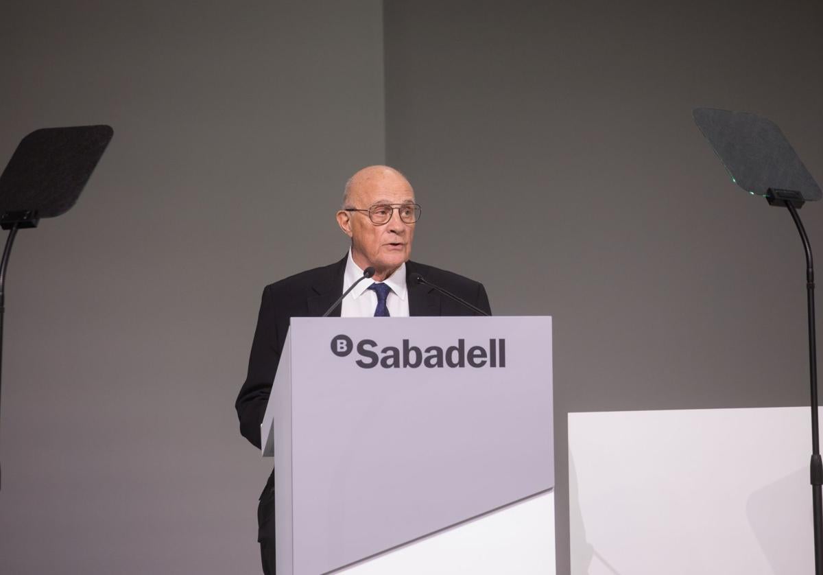 Sabadell calibra el impacto de los aranceles en su plan estratégico y en plena opa de BBVA