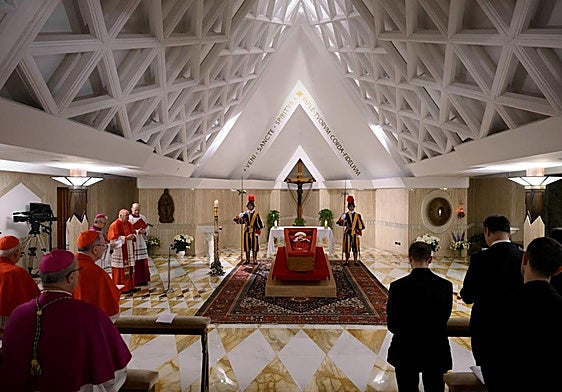 Primeras imágenes del féretro del Papa Francisco