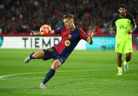 Dani Olmo refuerza el liderato del Barça
