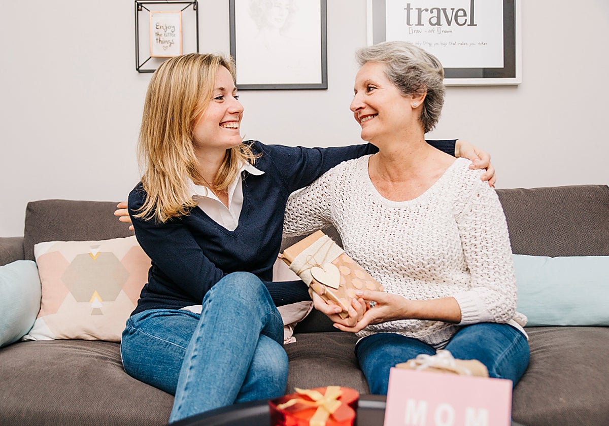 El clásico que nunca falla: aquí tienes los perfumes más regalados para el Día de la Madre