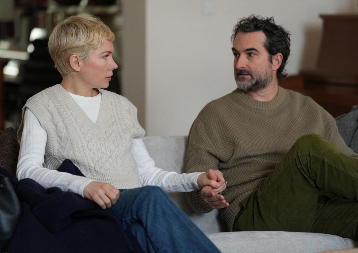 Imagen secundaria 1 - Michelle Williams sola y junto a Jay Duplass, y Rob Delaney.