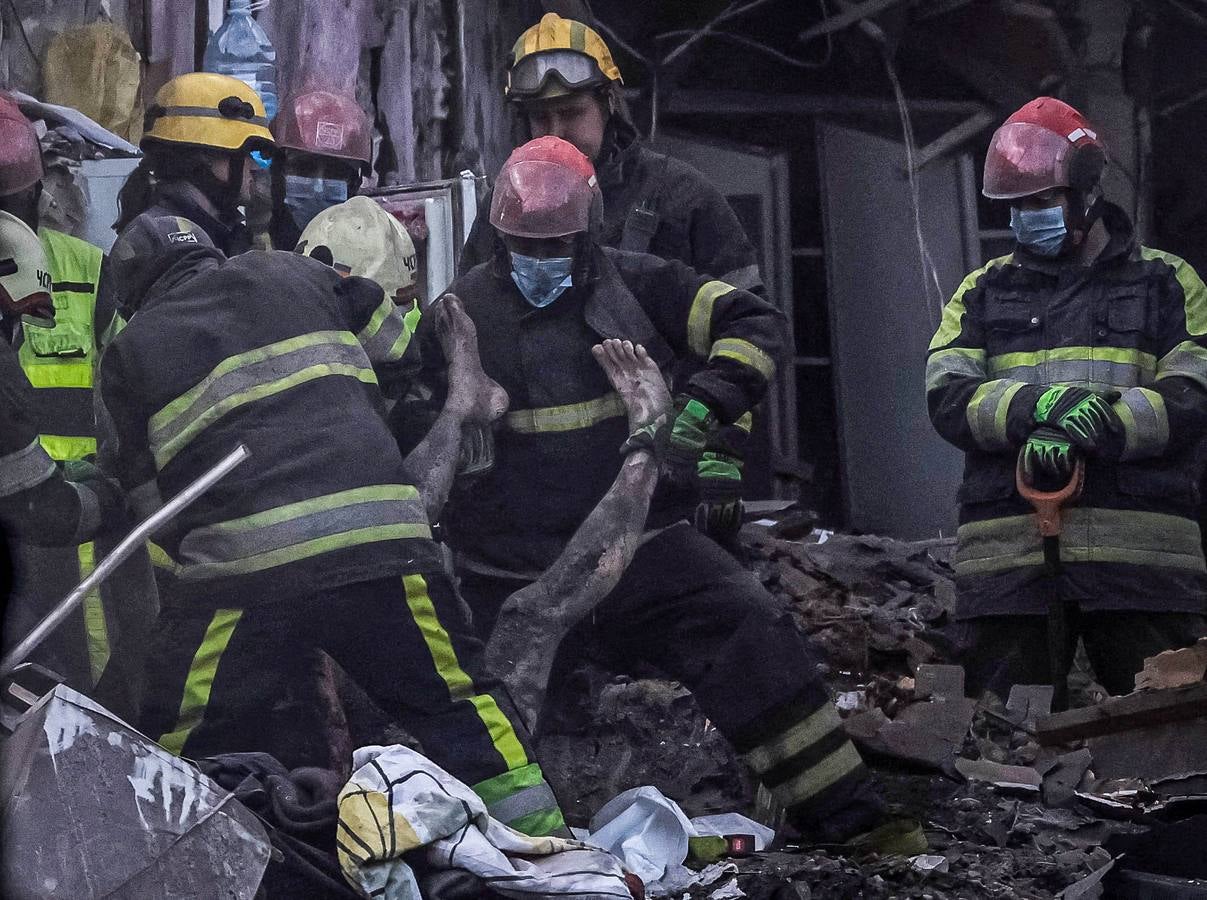 Las terribles imágenes del bombardeo ruso sobre Kiev