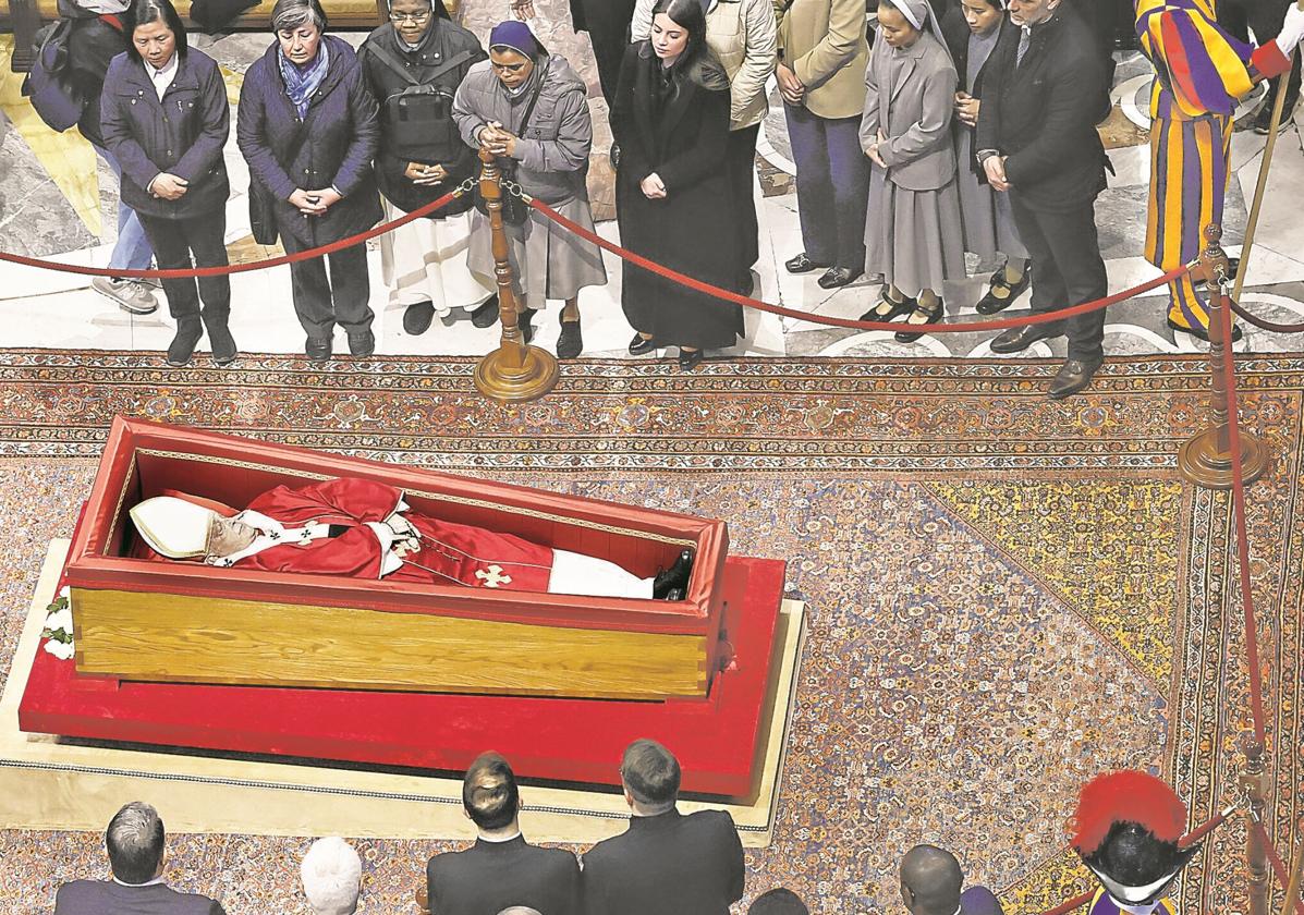 El cónclave para designar al Papa se hace esperar