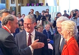 Ignacio Galán (izq.), con Ursula von der Leyen (dcha.).