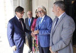 Salvador Illa, presidente de gobierno catalán, y el presidente de la patronal catalana Foment del Treball, Josep Sánchez Llibre.