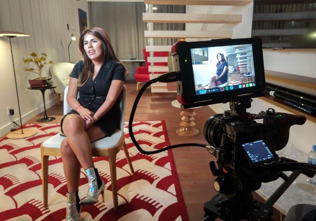 Isa Pantoja se suma a 'La familia de la tele' junto a Laura Fa, que se despide de 'Espejo público'