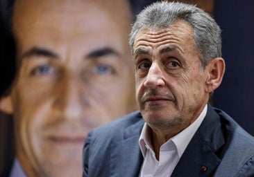 Macron salva a Sarkozy de la humillación de perder su medalla de la Legión de Honor