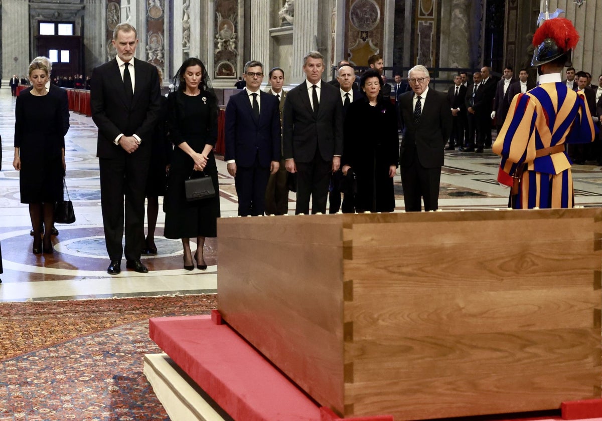 Una sobria delegación española en un día clave que era algo más que un funeral