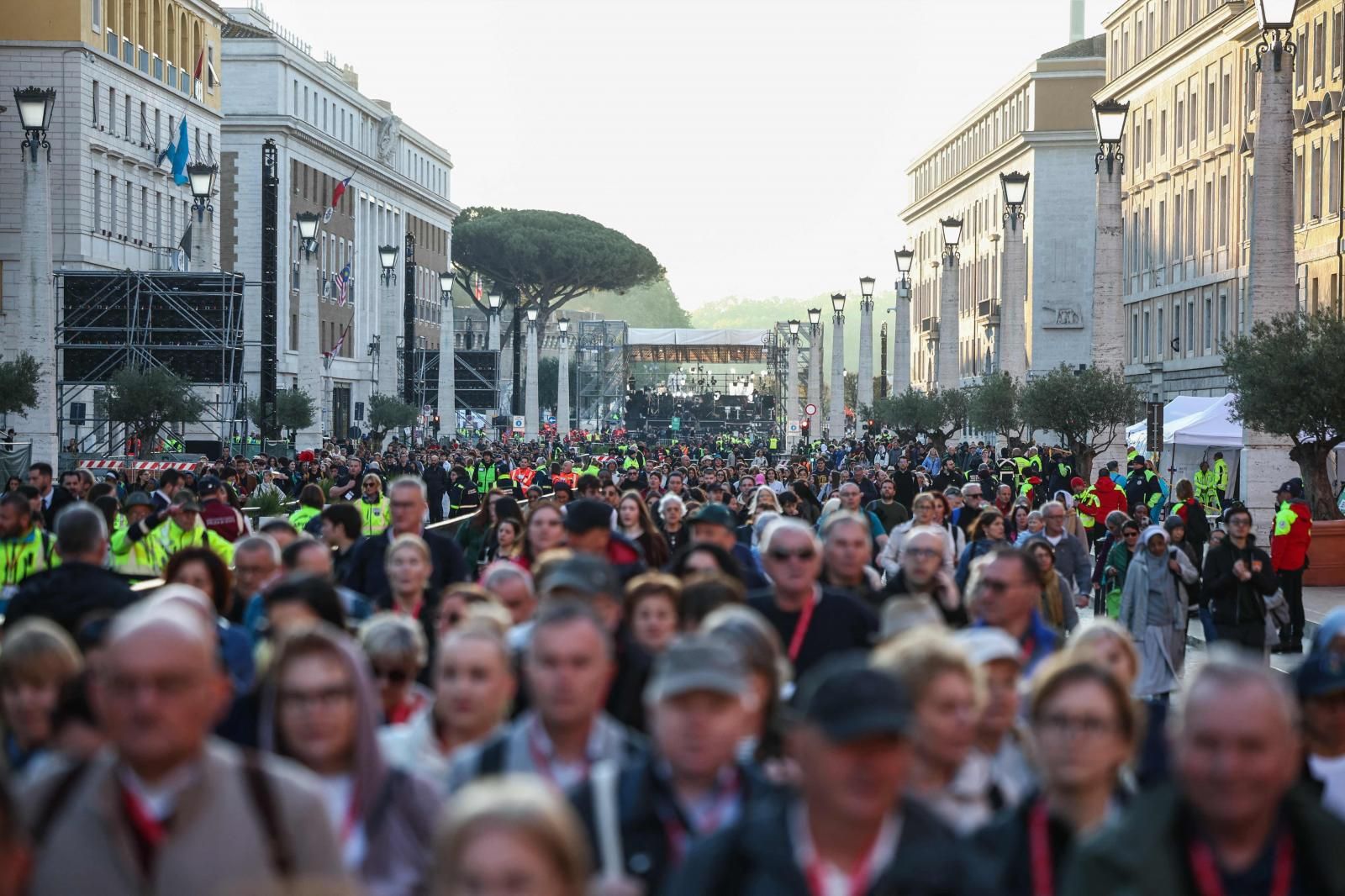 Mandatarios y fieles de todo el mundo acuden a San Pedro del Vaticano para dar el último adiós al Santo Padre fallecido el pasado lunes
