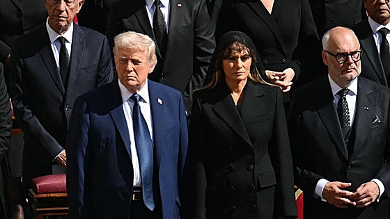 Melania Trump, de riguroso luto en el funeral del Papa Francisco el día de su 55 cumpleaños