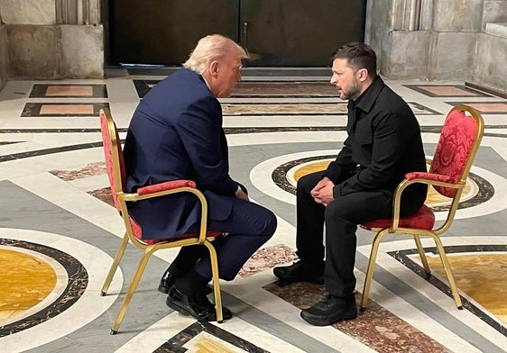 Los presidentes de EE UU y Ucrania, Donald Trump y Volodímir Zelenski, se reunieron este sábado en la Basílica de San Pedro.