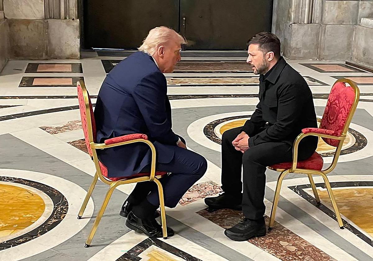 Los presidentes de EE UU y Ucrania, Donald Trump y Volodímir Zelenski, se reunieron este sábado en la Basílica de San Pedro.