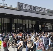 Trenes paralizados, caos en las carreteras, cancelaciones de vuelos y desalojos en el metro por el apagón