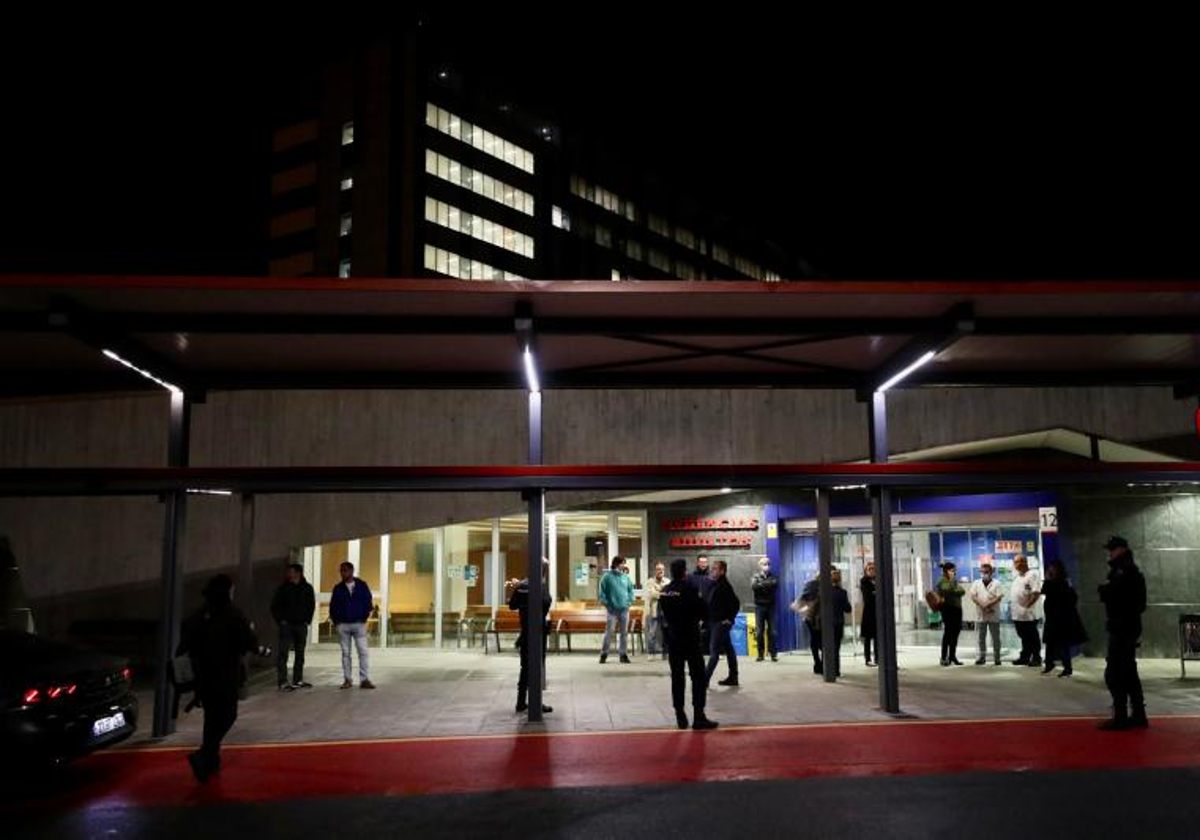 Los hospitales mantienen sus actividades básicas gracias a los generadores