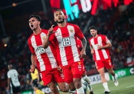 Luis Suárez mantiene la aspiración al playoff del Almería y desciende al Ferrol