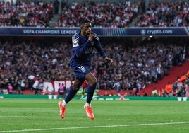 Dembélé celebra el único gol del duelo entre el Arsenal y el PSG.