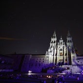 Cielo estrellado sobre la catedral de Santiago de Compostela.