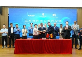 Los CEO de ZZ Nissan, Anhui Coronet y Santana firman el acuerdo para producir en Jaén.