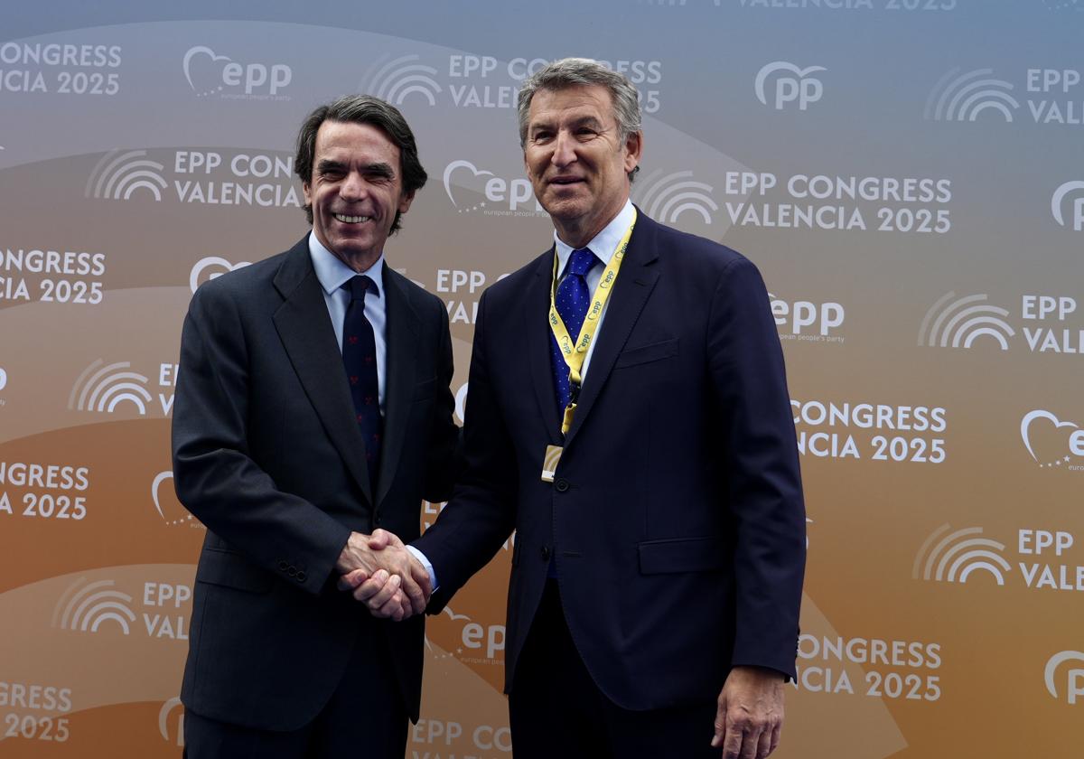 Feijóo se reivindica ante lo lideres del PPE con un Aznar de ariete contra el Gobierno por el apagón