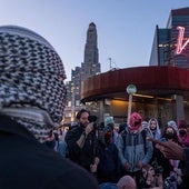 Manifestantes propalestinos en Brooklyn, donde el ministro israelí Ben Gvir visitó una sinagoga.
