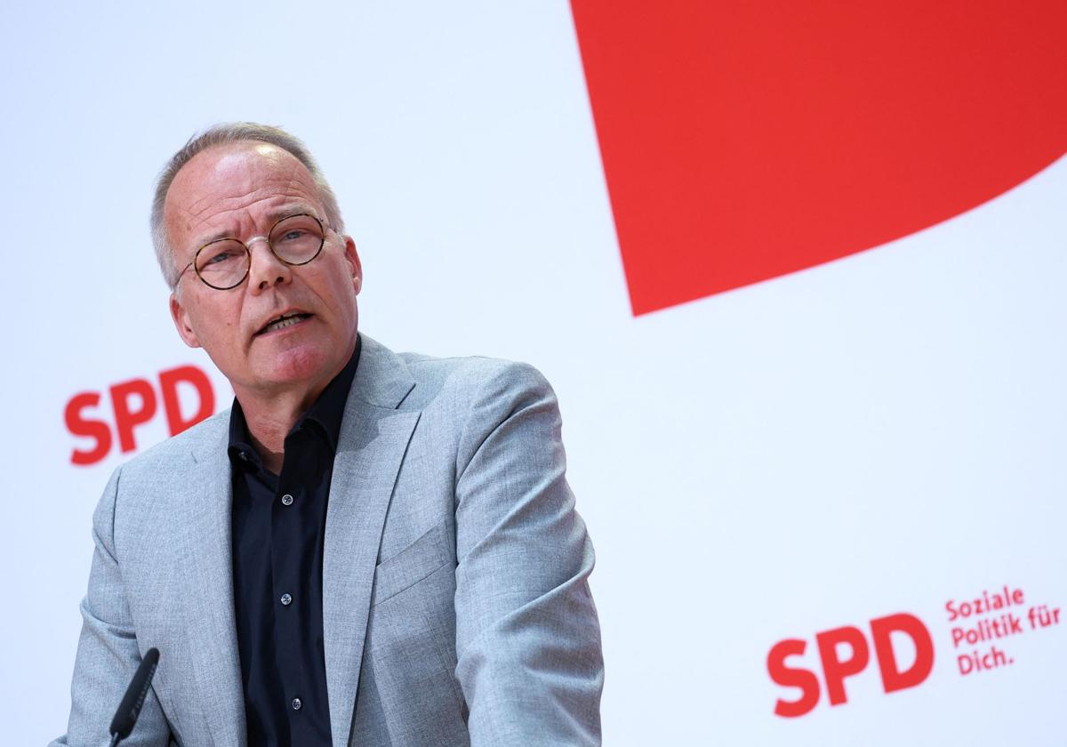 El secretario general del SPD, Matthias Miersch, anuncia el resultado de la votación sobre la coalición de gobierno en Alemania.