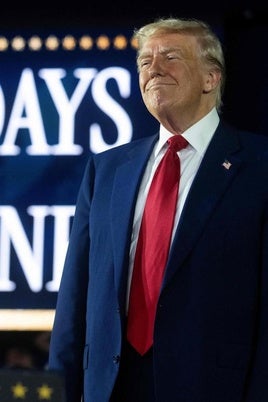 Trump recibió la gratitud de los simpatizantes a sus cien días en el Gobierno y la nueva 'edad dorada' de EE UU.