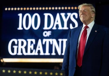 Trump celebra sus cien días de 'reinado' presumiendo y mofándose de sus rivales