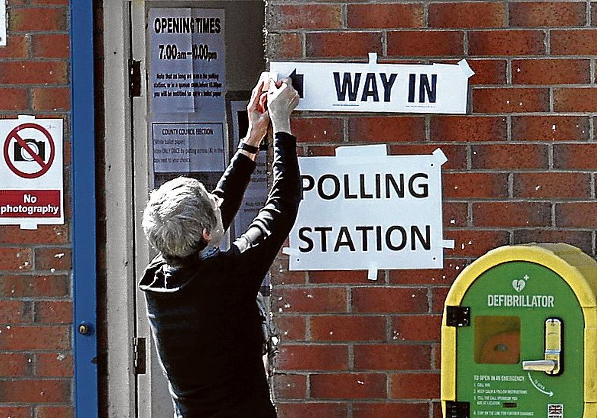 Inglaterra pone a prueba el bipartidismo británico
