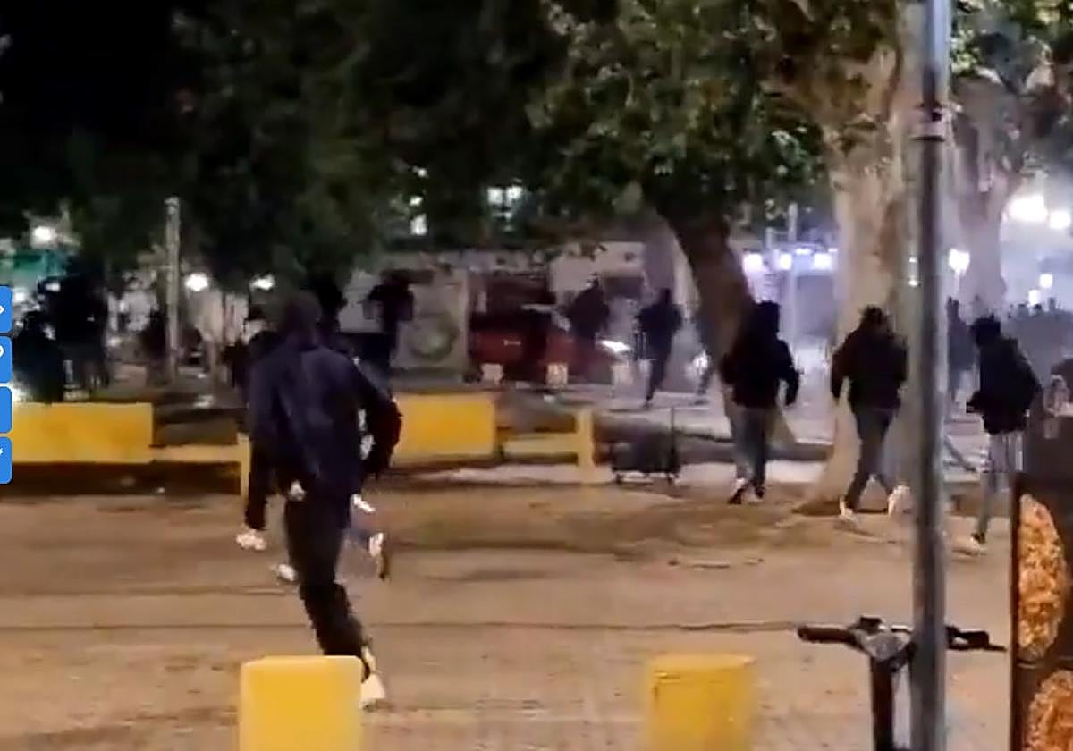 Batalla campal en Sevilla entre ultras del Betis y la Fiorentina