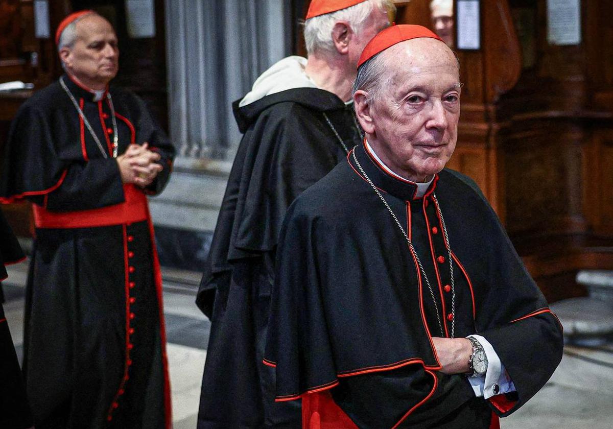 Un cardenal del Opus apartado por abusos sexuales acude a los preparativos del cónclave