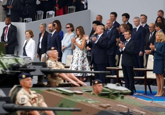 Donald Trump con su esposa, Melania, junto a Emmanuel Macron y su mujer, Brigitte, en el desfile del 14 de julio en París en 2017.