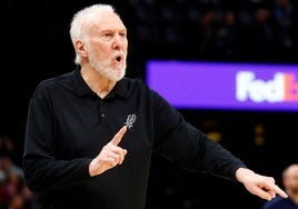 Gregg Popovich, dirigiendo un partido de los San Antonio Spurs.