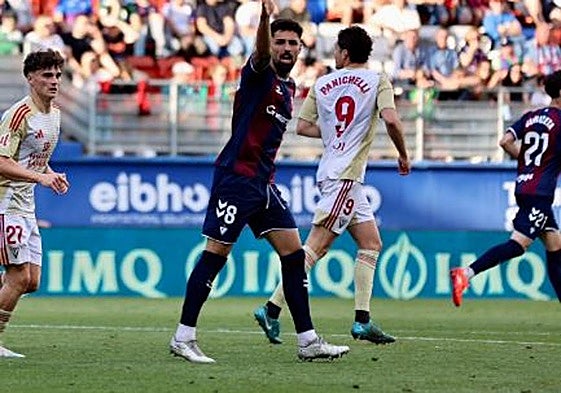 Panichelli vuelve a darle tres puntos clave para el ascenso al Mirandés