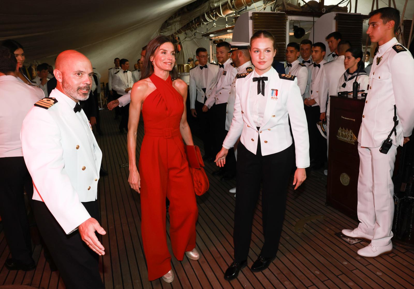 El reencuentro entre la reina Letizia y la princesa Leonor, en imágenes |  El Comercio: Diario de Asturias